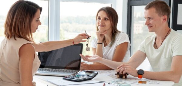 Descubre las 4 mejores estrategias de inversión inmobiliaria desde el extranjero